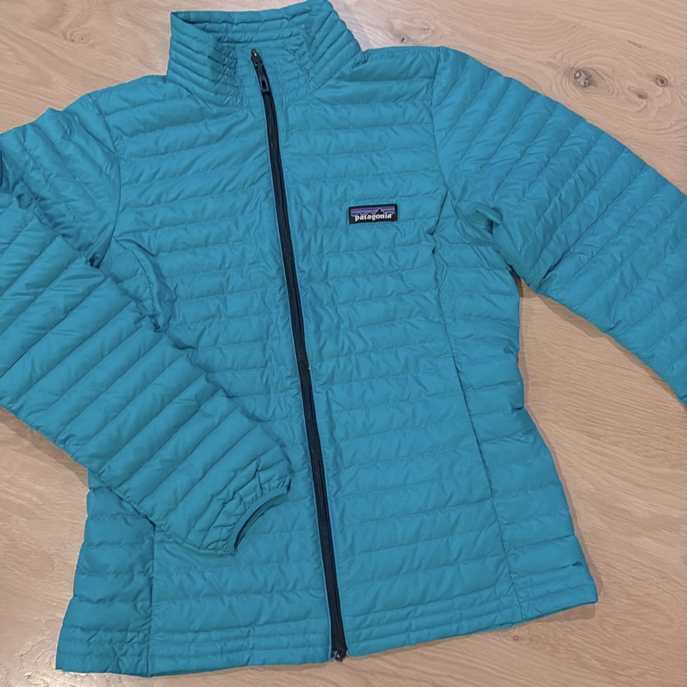 Women’s size small Patagonia light puffer jacket